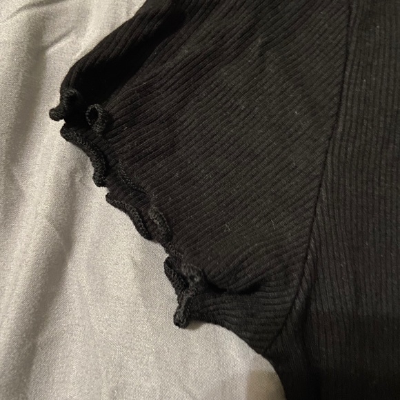 Black crop top - Picture 2 of 3